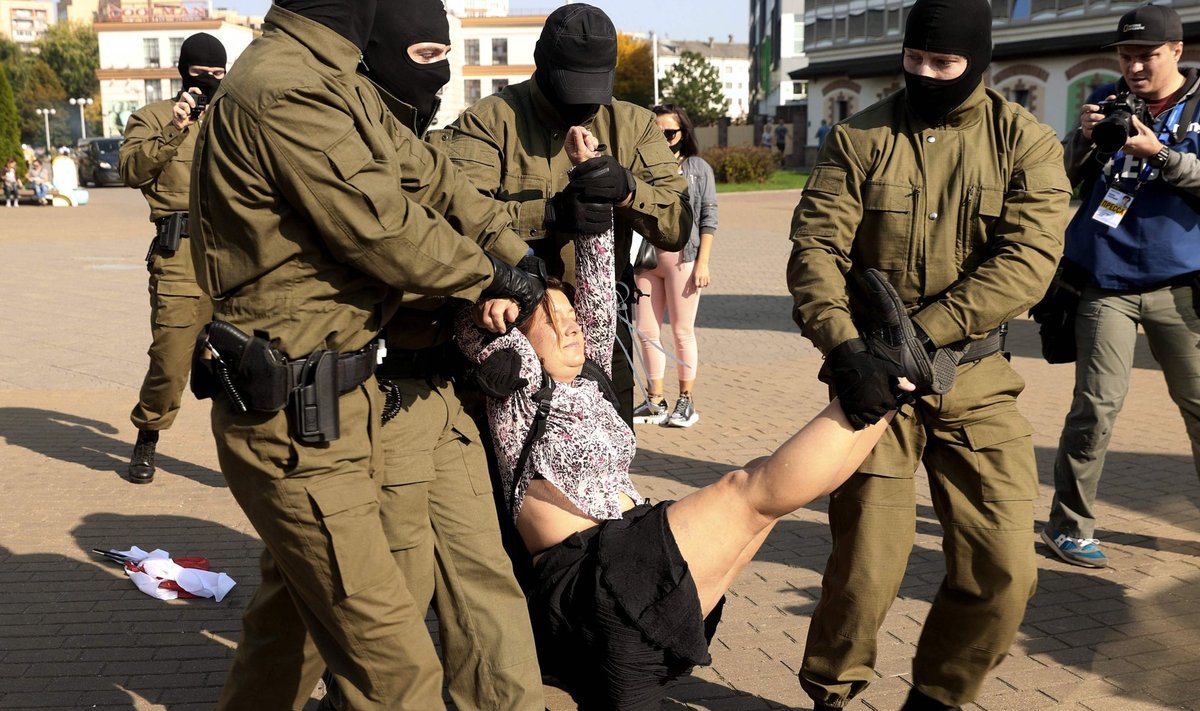 Valgevene võimud on meelt avaldanud naisi kohelnud sama jõhkralt nagu mehi.