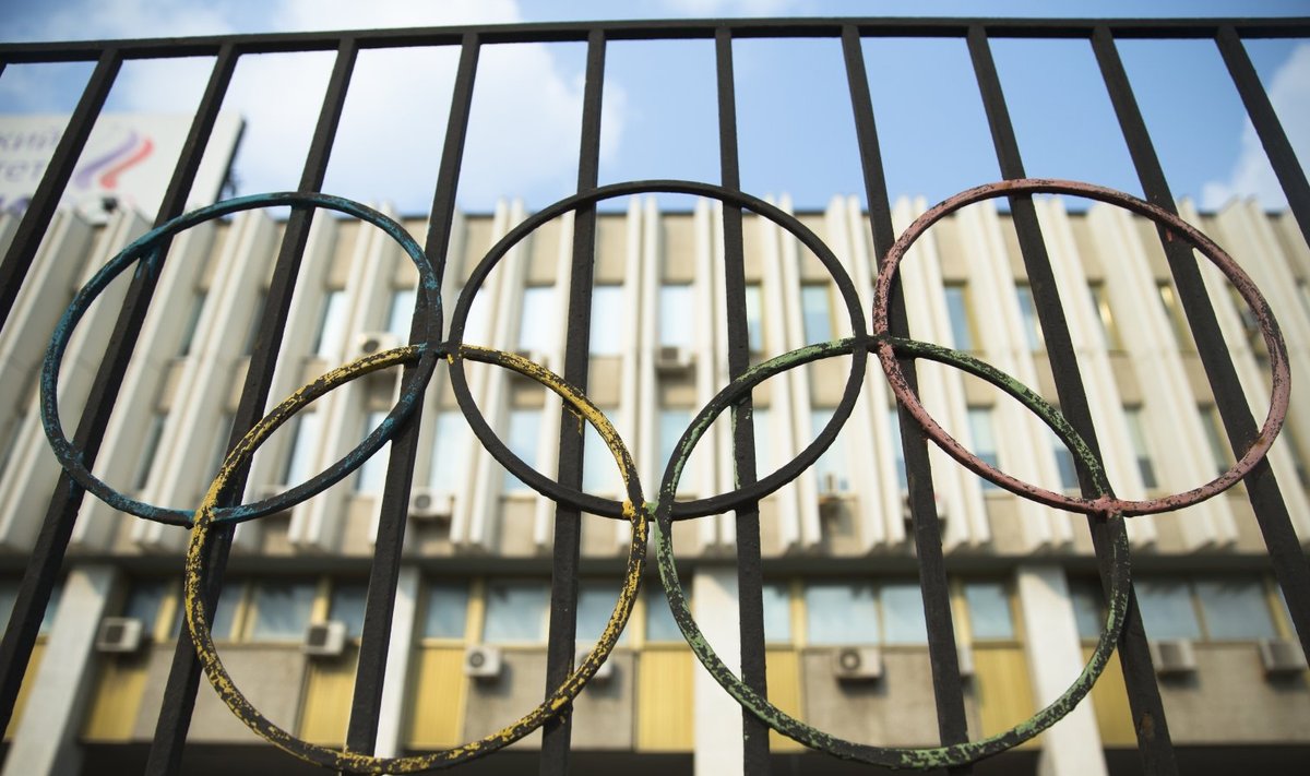 Olümpiarõngad Venemaa olümpiakomitee kontori ees Moskvas.