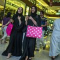 Puust ja punaseks: kas Dubais on vaja — või kas tohib? — lääne naine riietuda nagu kohalik?
