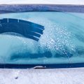 Talvised mured: 7 nippi, kuidas puhastada talvel auto võimalikult kiiresti jääst ja lumest