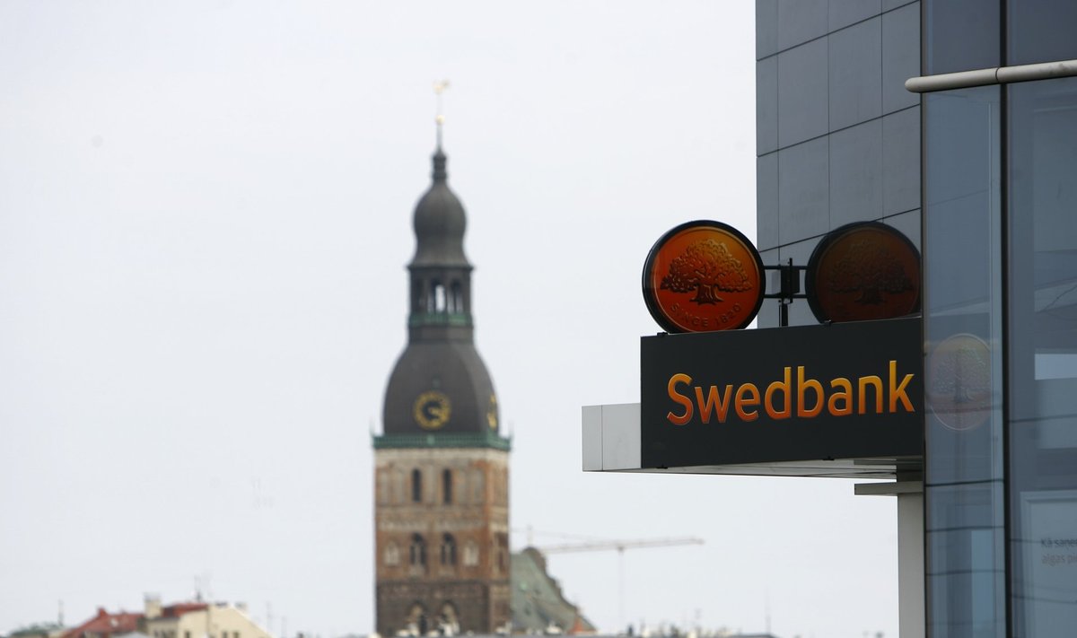 Riiast tehakse nüüd järelevalvet ka Eesti Swedbanki üle.