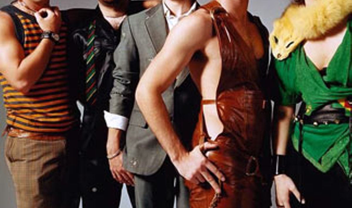 PADDY BOOM JA TEMA ÕED (vasakult): trummar Paddy Boom, bassist Babydaddy, klahvid-kitar.  Alan Clarke