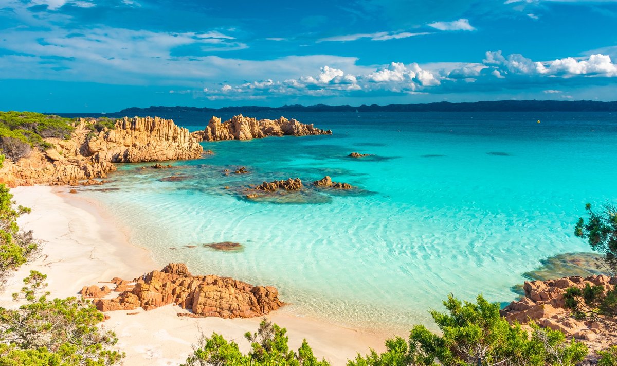 Killustiku, kivide, liiva või karbikeste kaasavõtmine Sardiinia randadest on seadusega keelatud.