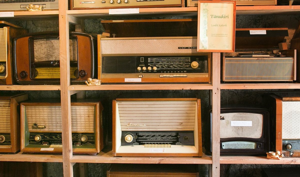 Sakla küla mees on läbi aastate korjanud erinevaid raadioid, magnetofone ja televiisoreid