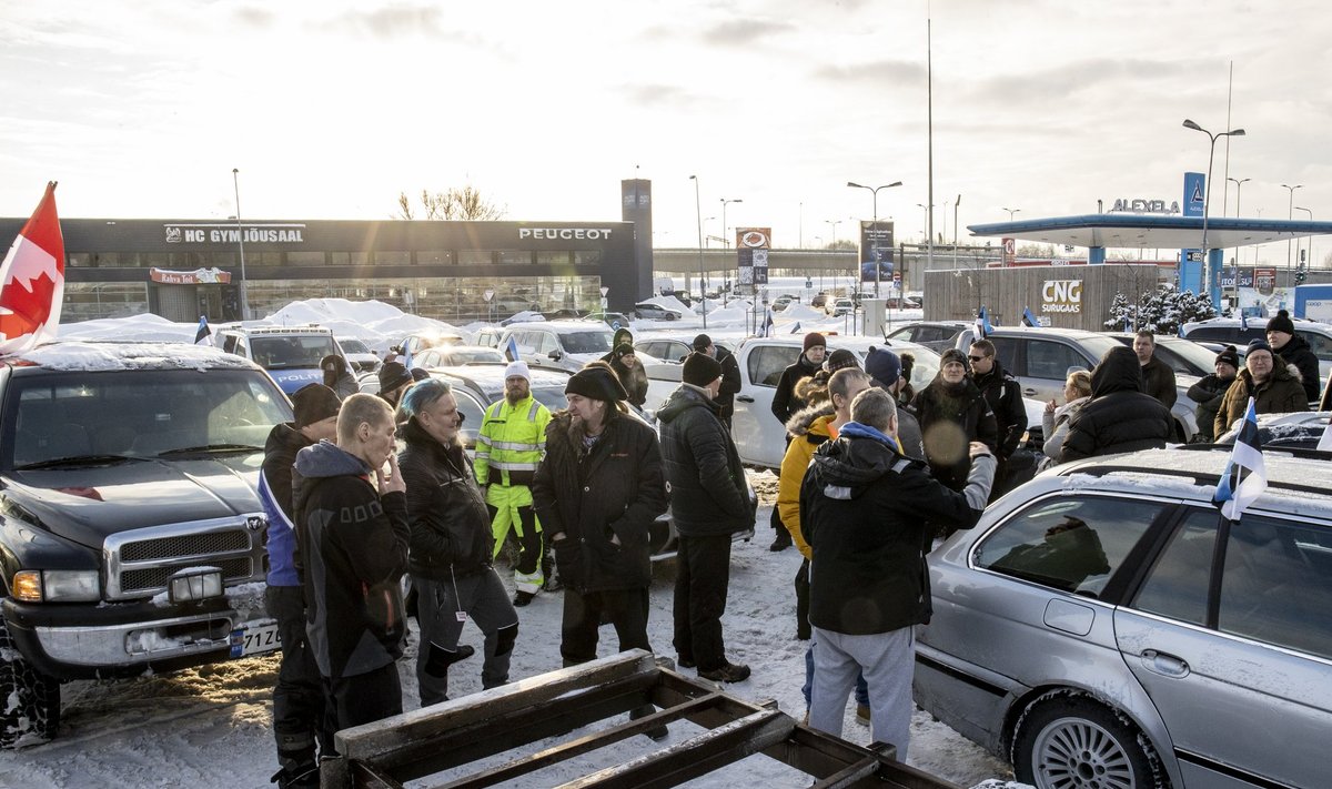 Täna toimus Tallinna meeleavaldus Vabaduse konvoi 2022, mille käigus meeleavaldajad autodega Kaarli puiestee põgusalt blokeerisid. 