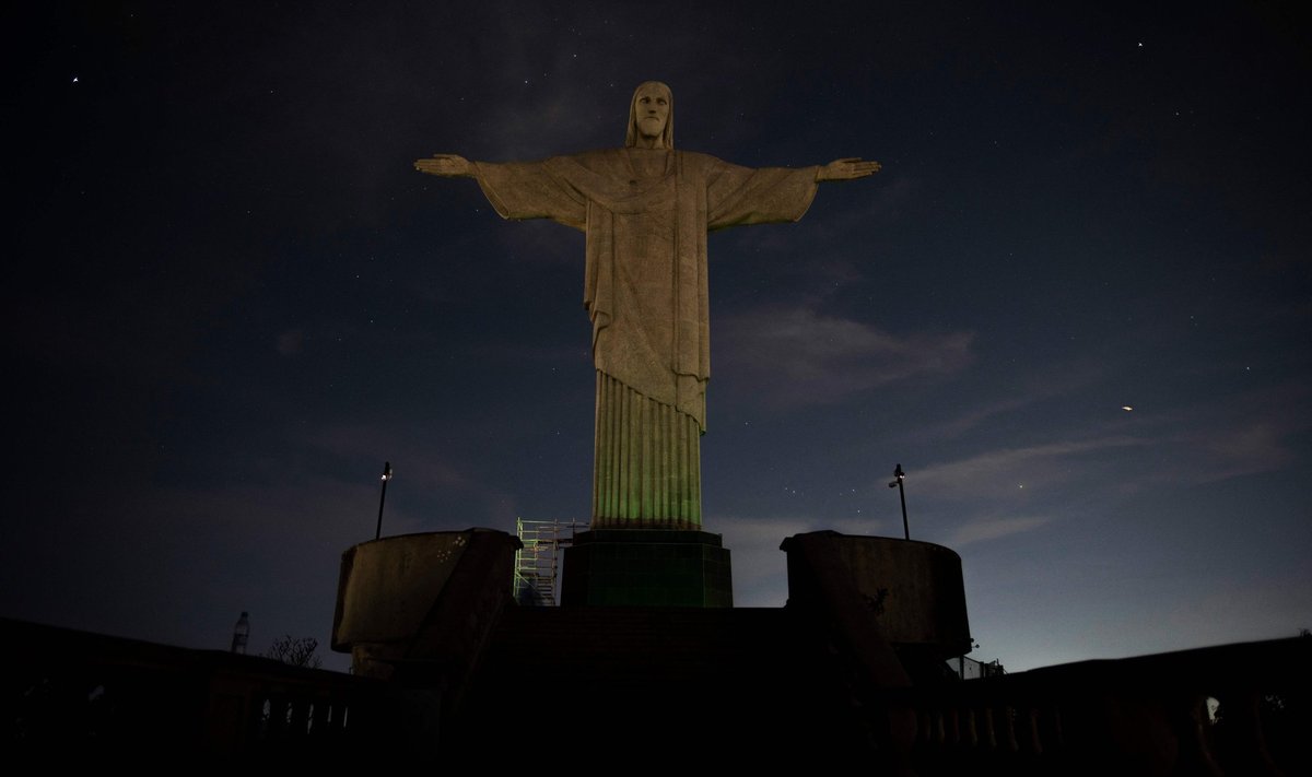 Lunastaja Kristuse kuju Rio de Janeiro õhtuhämaruses.