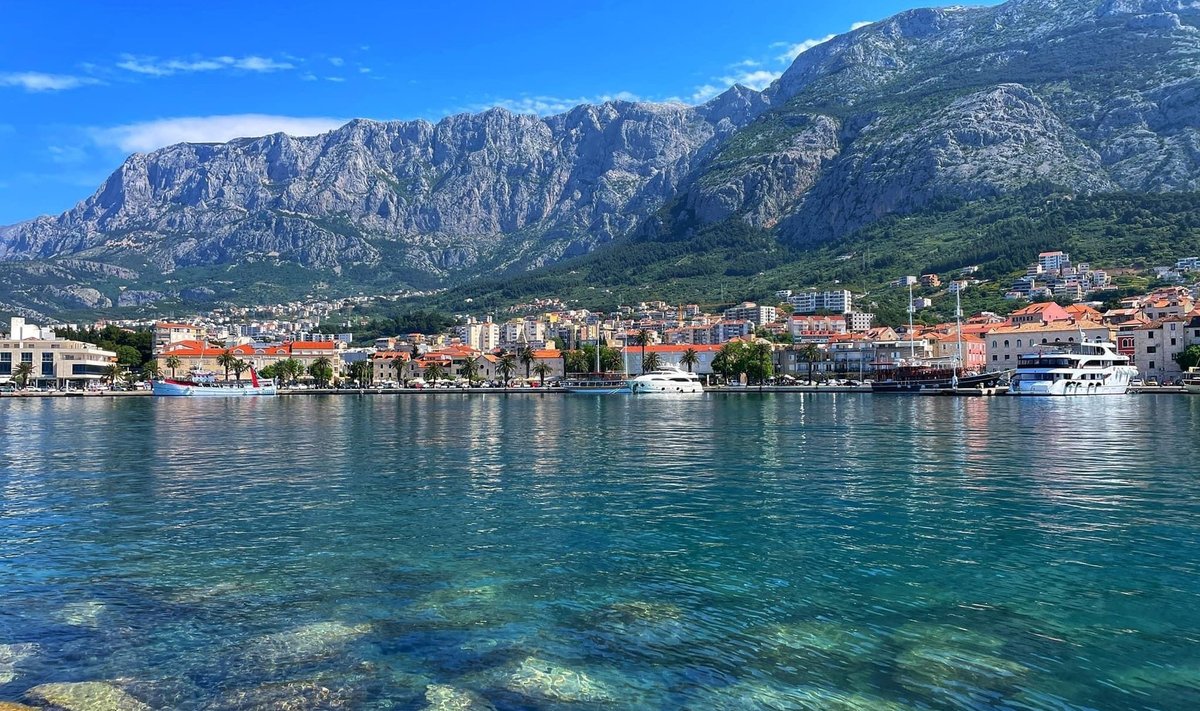 Aadria mere ääres paiknev Makarska võlub ilusate randade ja mägedega.