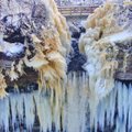 ФОТО и ВИДЕО | Красота, которая бывает раз в году: сказочный водопад Валасте в объективе фотографа 