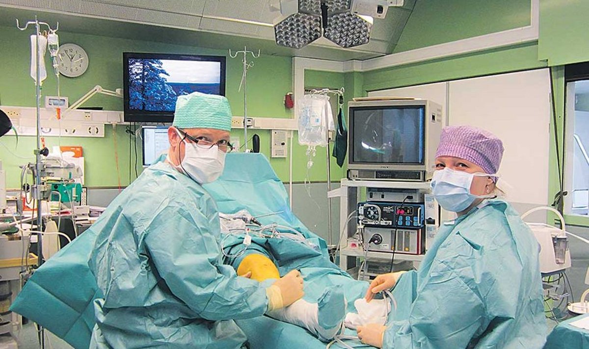 Kaido Kotkase (vasakul) sõnul saavad arstid Soomes keskenduda ainult oma tööle ja tänu sellele on nende närvikava tervem.