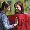ФОТО | Нарвская учительница, которой пришлось уволиться из-за футболки с антивоенной надписью, остается работать в школе до конца учебного года