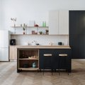 Köögisaar võib osutuda ebapraktiliseks ruumiröövliks - mis on selle populaarse mööblitüki plussid ja miinused?