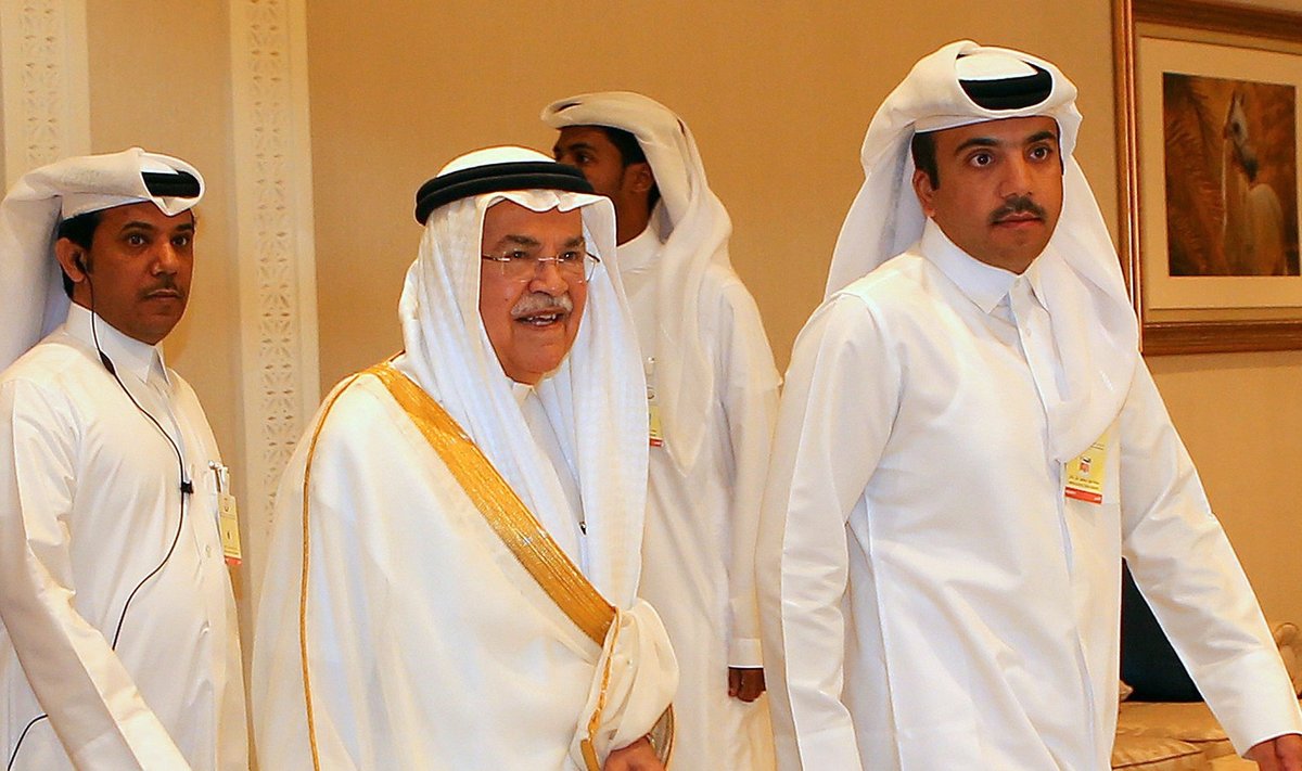 Saudi Araabia naftašeigid (keskel naftaminister Ali al-Naimi) lasid nädalavahetusel põhja katse nafta tootmismahtudes kokku leppida. 