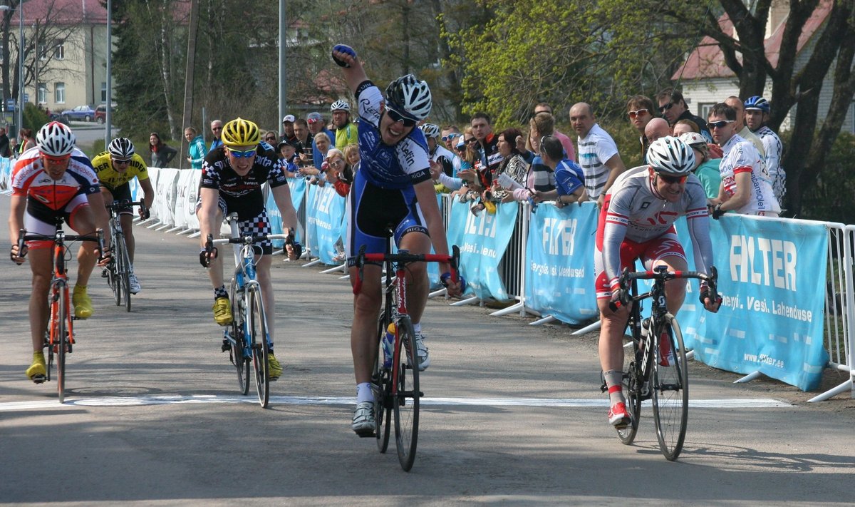 Kuusalu rattaralli 2013 finiš, võitja Reijo Puhm