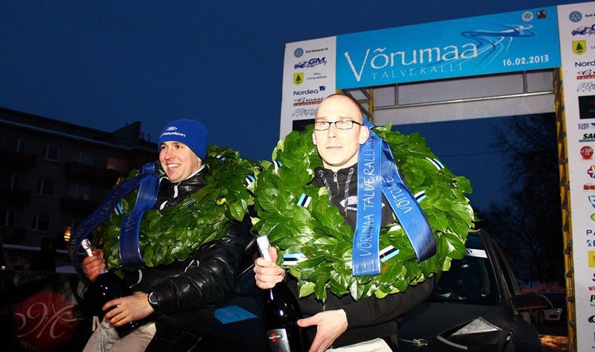 Hoolimata viperustest tulid Raigo Mõlder (vasakul) ja Georg Gross Võrumaa talveralli võitjateks. 	Fotod: Timo Anis ja Jassu Hertsmann