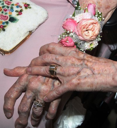 90-aastased ameerika naised abiellusid pärast 72 kooseluaastat