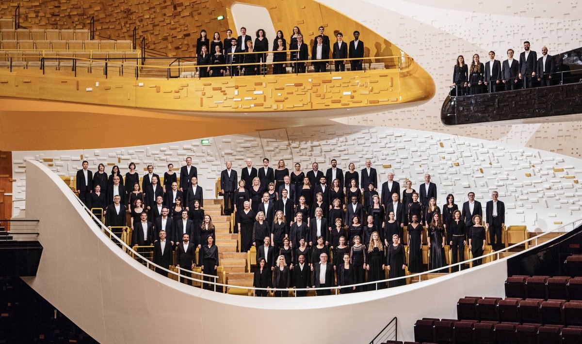 Mullu kõlas Pariisi filharmoonia kontserdimajas dirigent Ingrid Männi juhatusel Veljo Tormise muusikaga kontsert „Unustatud rahvad”, kus 80-liikmeline Prantsuse orkestri koor laulis soome-ugri keeltes.