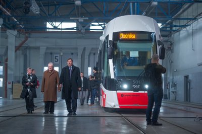 MOONIKA: 2014. aastal käisid tramme uudistamas linnapea Edgar Savisaar ja abilinnapea Taavi Aas.