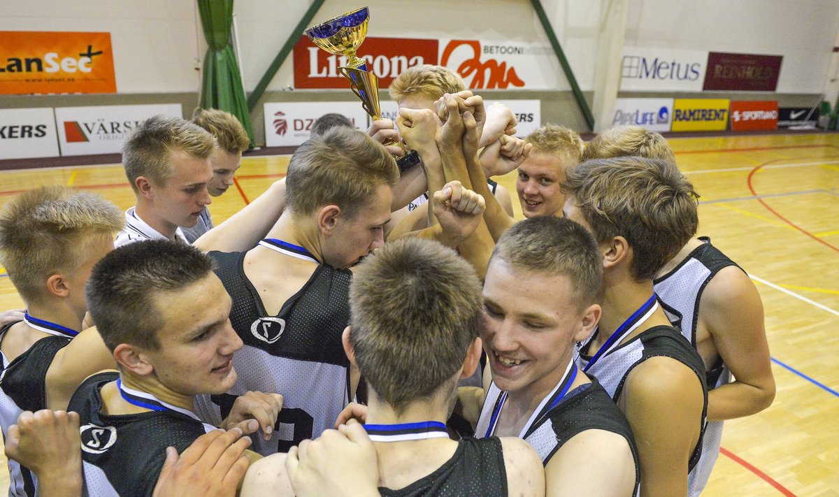 Suvel U-16 Euroopa meistrivõistluste B-divisjonis võitjaks tulnud Eesti koondisest on juba välismaale lahkunud kolm mängijat. Soovijaid on rohkemgi.