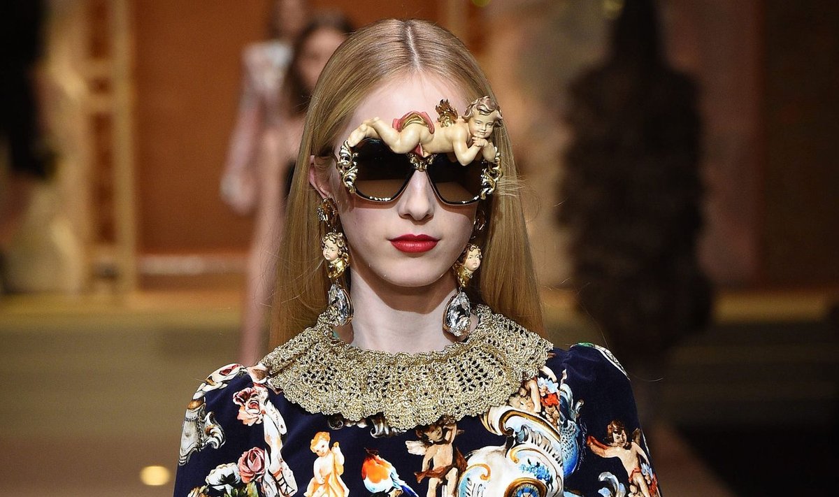 Dolce &amp; Gabbana liialdusi ei karda. Prille võib kaunistada kõigega, mis pähe tuleb: kasta need lillemerre või aseta neile muigav inglike.