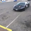 FOTO: Blondiin parkis Lamborghini parkimiskoha ette