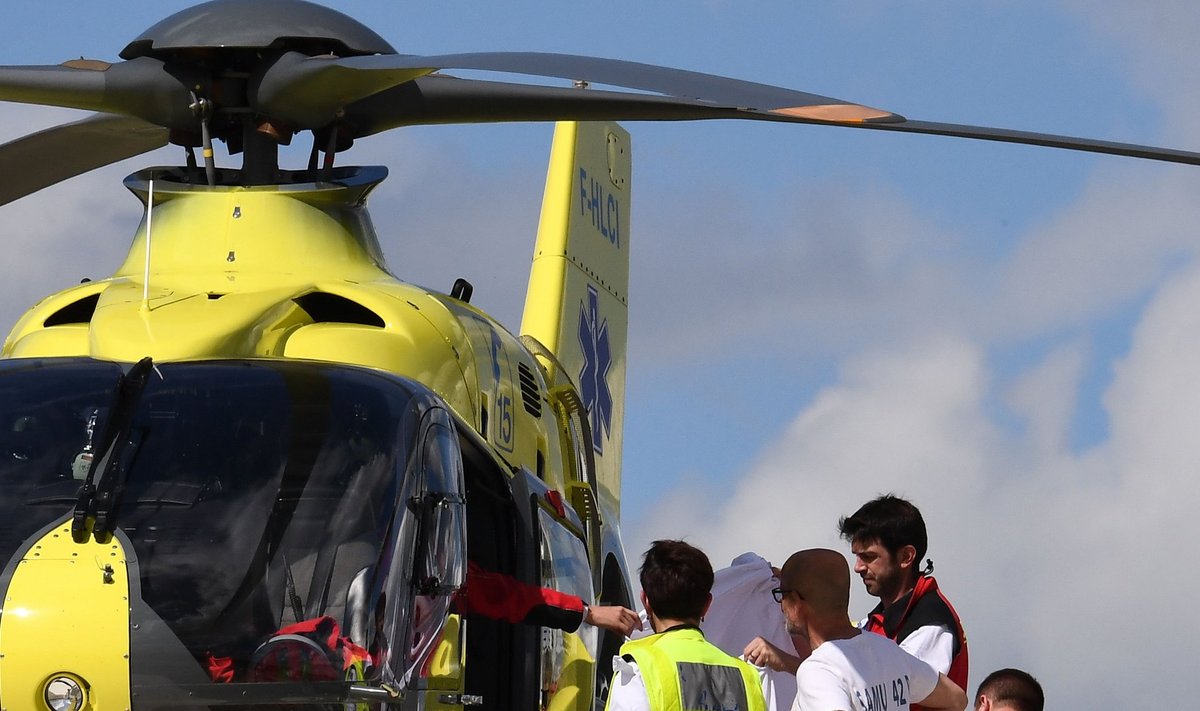 Chris Froome toimetati helikopteriga haiglasse.