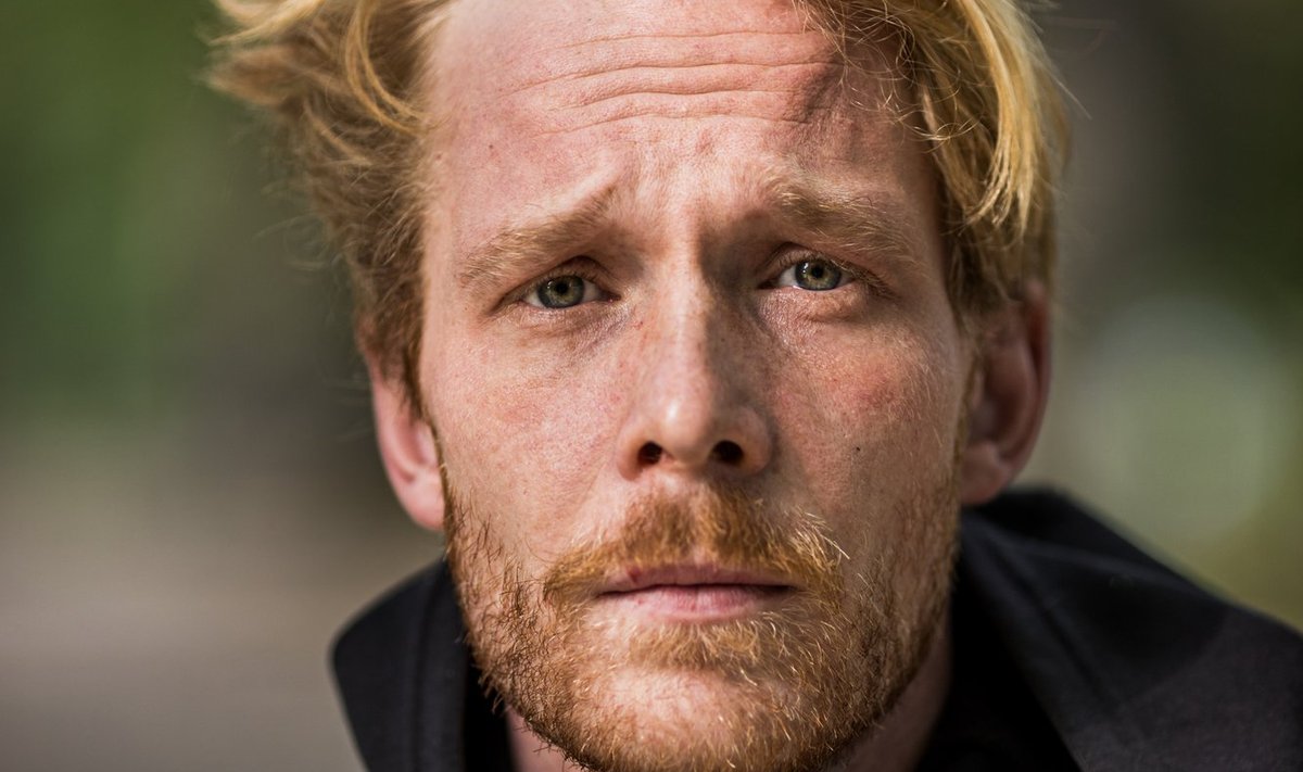 RAHVUSVAHELINE FILMITÄHT Pääru Oja sai tuntuks juba tudengina, kui kehastas telesarjas „Kalevipojad“ Soomes ehitajana töötavat eesti noormeest. Laheda rollisoorituse eest tegevat tänulik publik talle Soome vahet sõitvatel laevadel senini õlut välja. Pääru on mänginud mitmes välismaises mängufilmis ja sarjas, näiteks Netflixi „Viikingites“.
