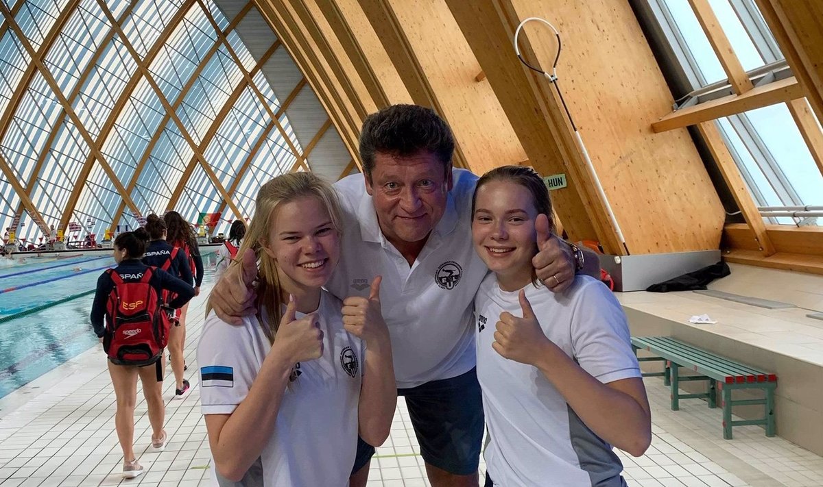 Riho Aljand koos kahe juuniori, Kertu Kaare ja Laura Lindiga Kaasanis võistlustel.