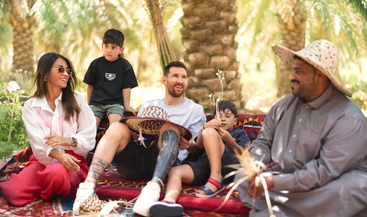 Lionel Messi Saudi Araabia turismisaadikuna riiki promomas.
