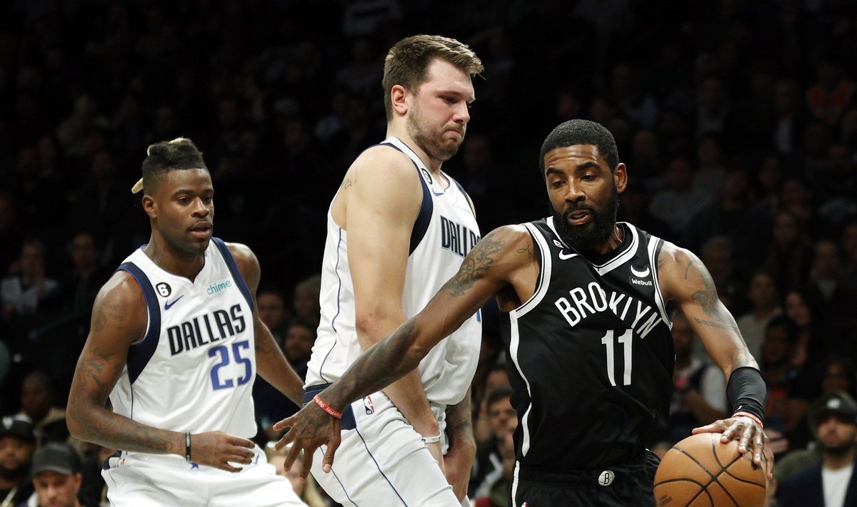 Luka Doncic ja Kyrie Irving (palliga)