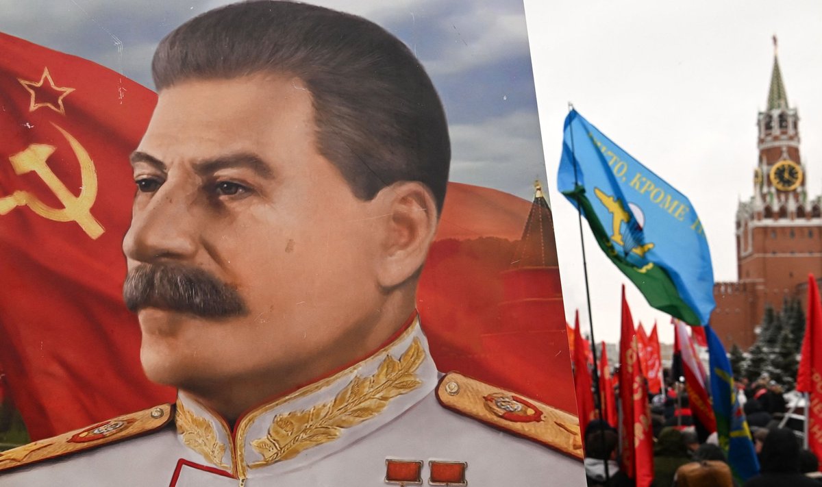 Сторонник Коммунистической партии России держит портрет покойного советского лидера Иосифа Сталина во время мемориальной церемонии, посвященной 70-летию со дня его смерти, на Красной площади в Москве, 5 марта 2023 года