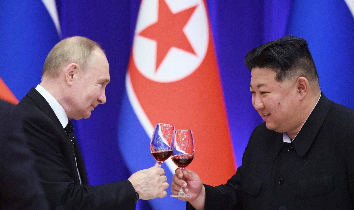 Vladimir Putin (vasakul) lubas juunis toimunud visiidil Põhja-Korea juhile Kim Jong-unile sõjalist ja tehnoloogilist abi.