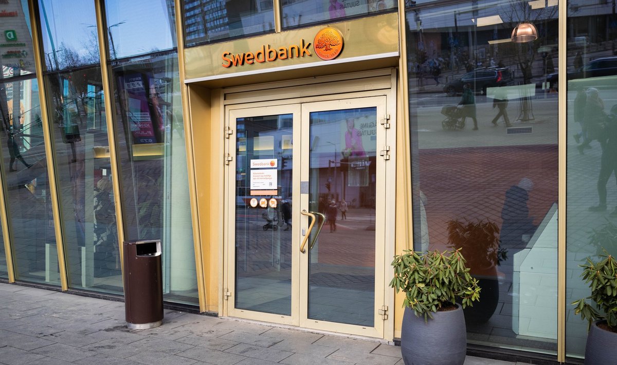 Swedbank запросил у клиента информацию, предоставлять которую тот был не обязан.