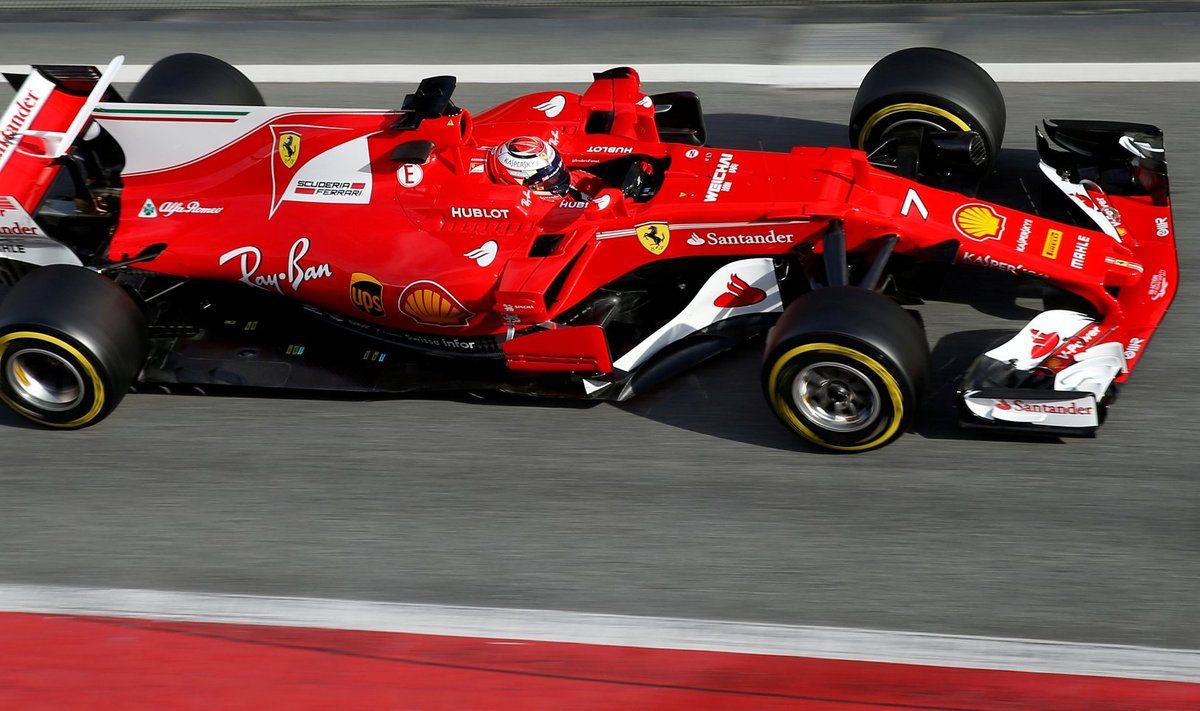 Ka Kimi Räikköneni masinal näeb kere tagaosas haiuime kujulist moodustist.