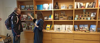 В магазине музея можно купить книги о Нарве и Нарва-Йыэсуу Александра Опенко