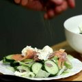 TOITEV JA KALORIVAENE: Erik Orgu soovitab maitsvat salatit, mille saab kokku segada igas kontoris