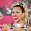 FOTOD: Miley Cyrus poseeris eilsel MTV VMA gaalal praktiliselt alasti