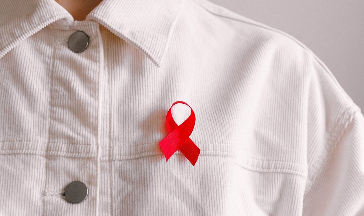 Punane lips, HIV/AIDSi vastase võitluse sümbol.