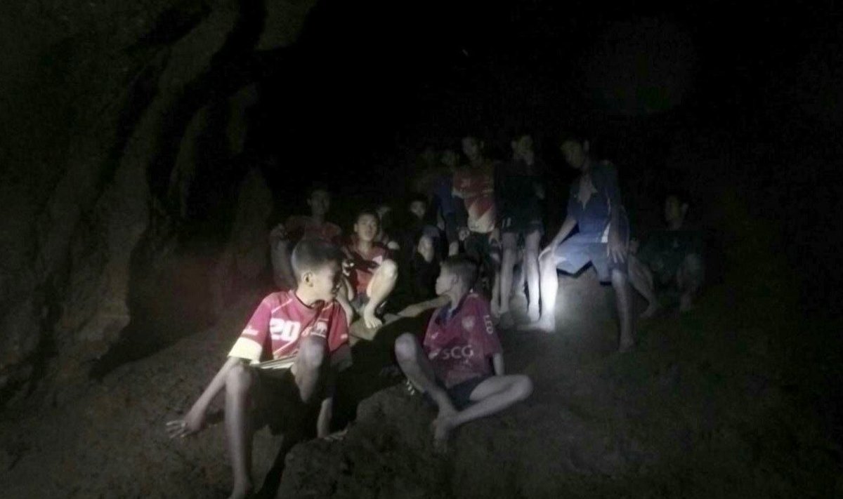 Üles leitud Tai lapsed Tham Luangi koopas, kust välja pääsemiseks võib kuluda veel palju aega.
