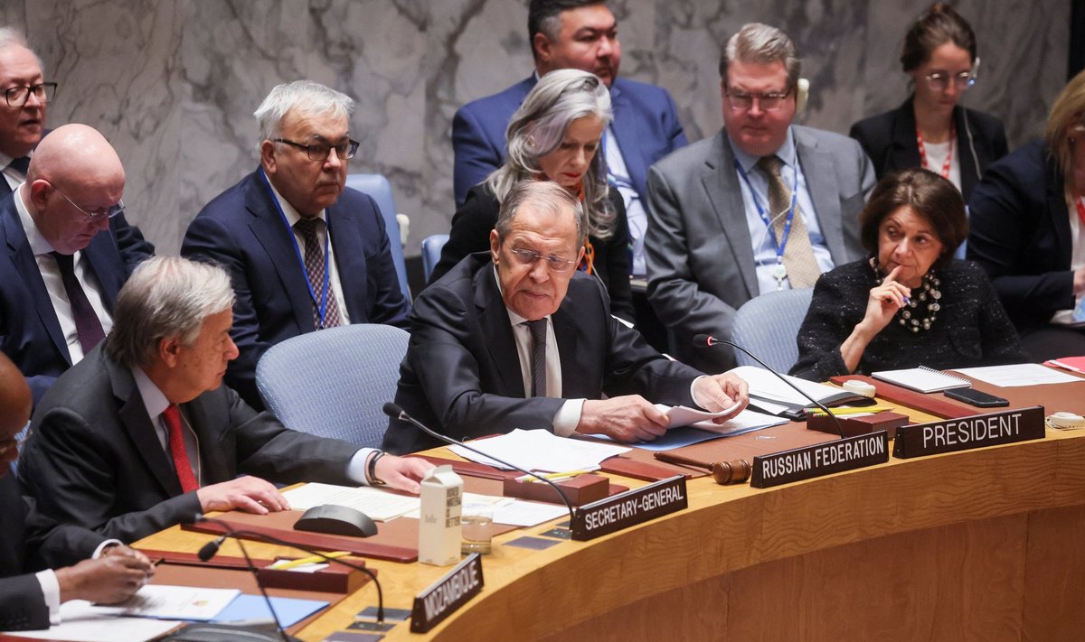 Venemaa esidiplomaat Sergei Lavrov istus julgeolekunõukogus teda kritiseerinud ÜRO peasekretäri vasakul käel.