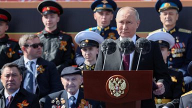 Путин на параде Победы назвал начатую им войну в Украине войной против России
