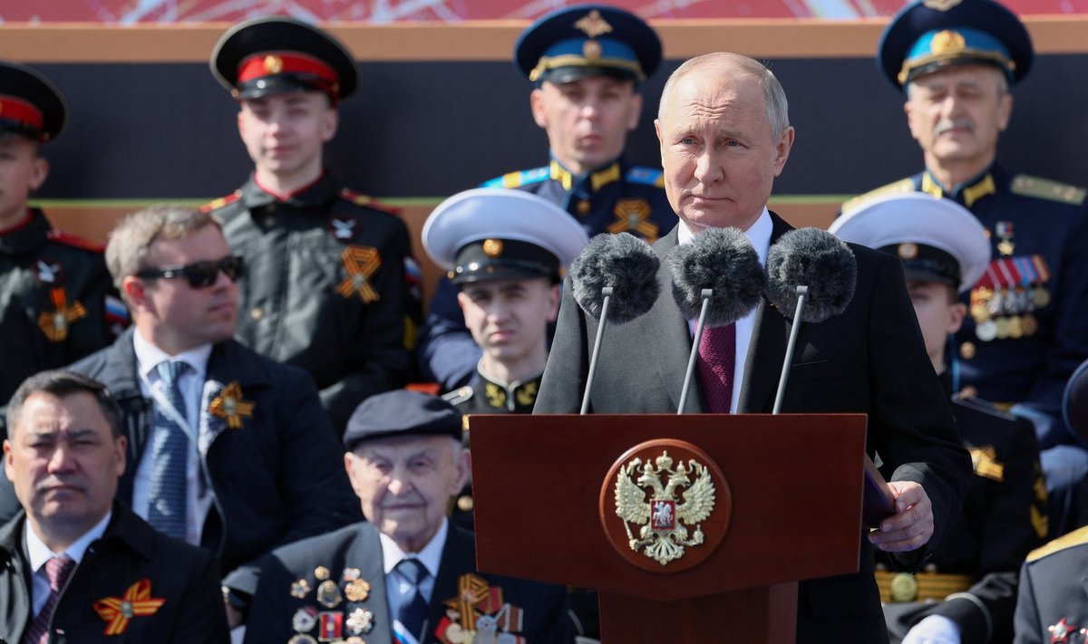 Владимир Путин на параде в честь 9-го мая.