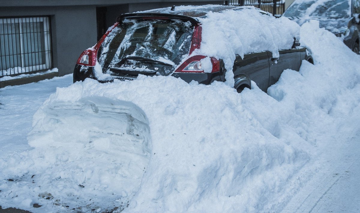 Lumme mattunud auto