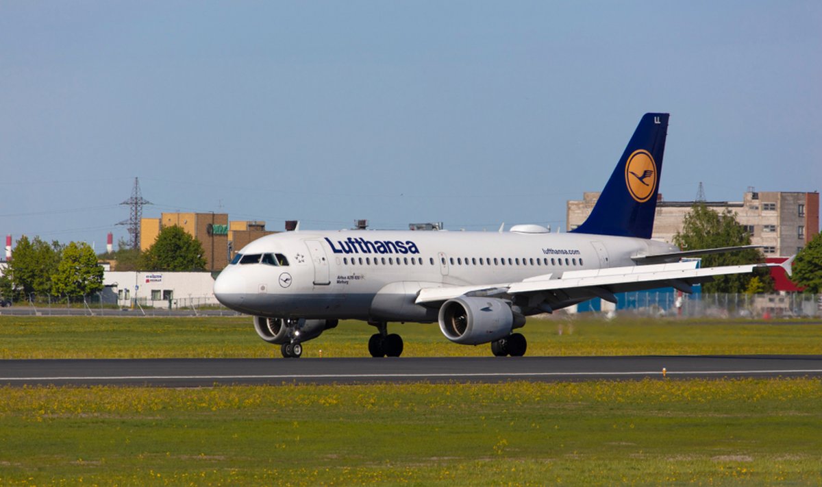 Lufthansa lennuk Airbus A319-100 Tallinna lennujaamas.