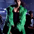 FOTOD: Rihanna kandis laval esktravagantset kasukat ja sukk-saapaid