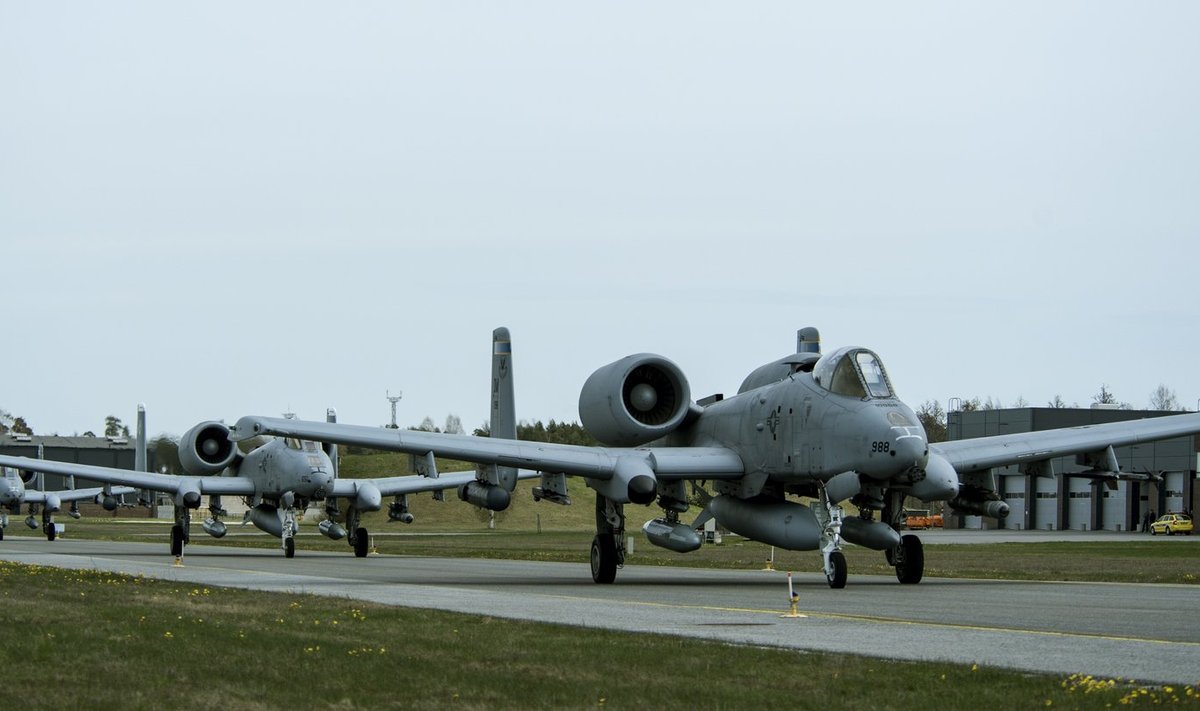 Ämari lennuväljal maandusid A-10 Thunderbolt II hävituslennukid