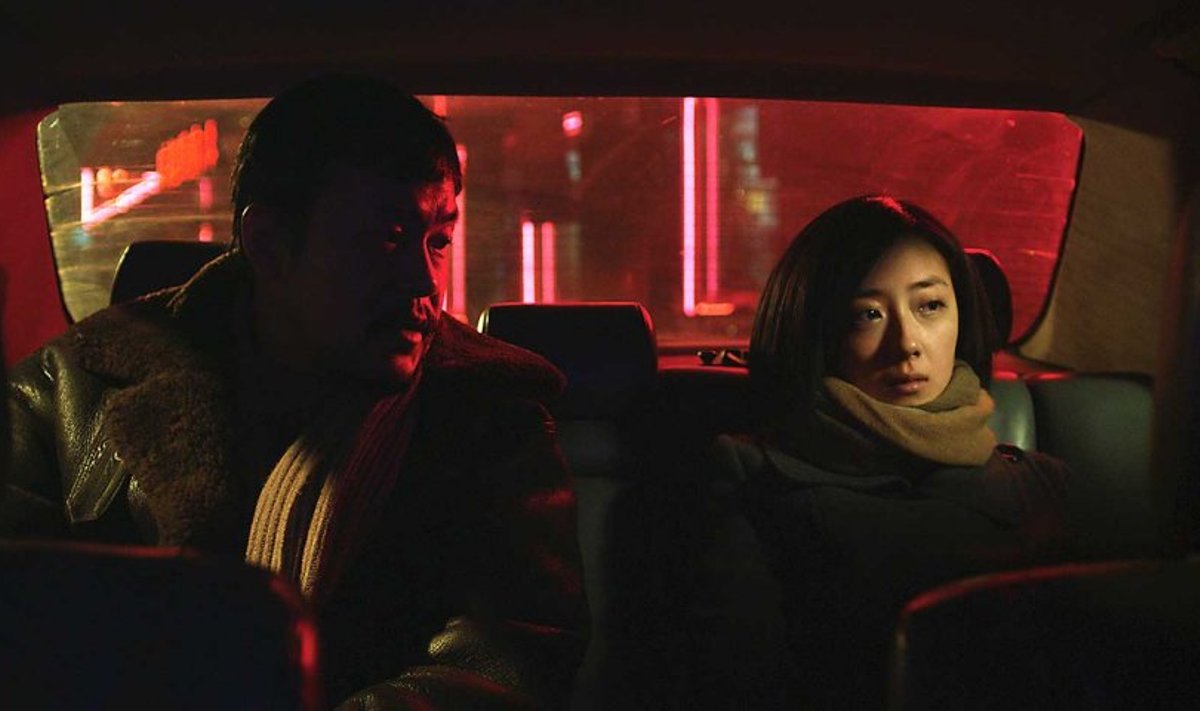 Kuldkaru hiina film noir’le: Berlinale võidufilmi “Must süsi, õhuke jää” lavastaja Diao Yinan üritas teha detektiivfilmi just tänapäeva Hiinast ja anda õige pilt Hiina praegusest elust.