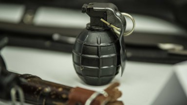 Стрельба по полицейским в Винницкой области: задержанных отца и сына подозревают в перевозке гранат в ящиках