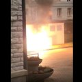 VIDEO | Tallinnas Pärnu maanteel põles alajaama ääres elektrijaotuskilp, ligi 900 klienti oli paarkümmend minutit elektrita