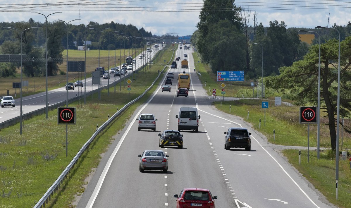 Liiklus Pärnu maanteel