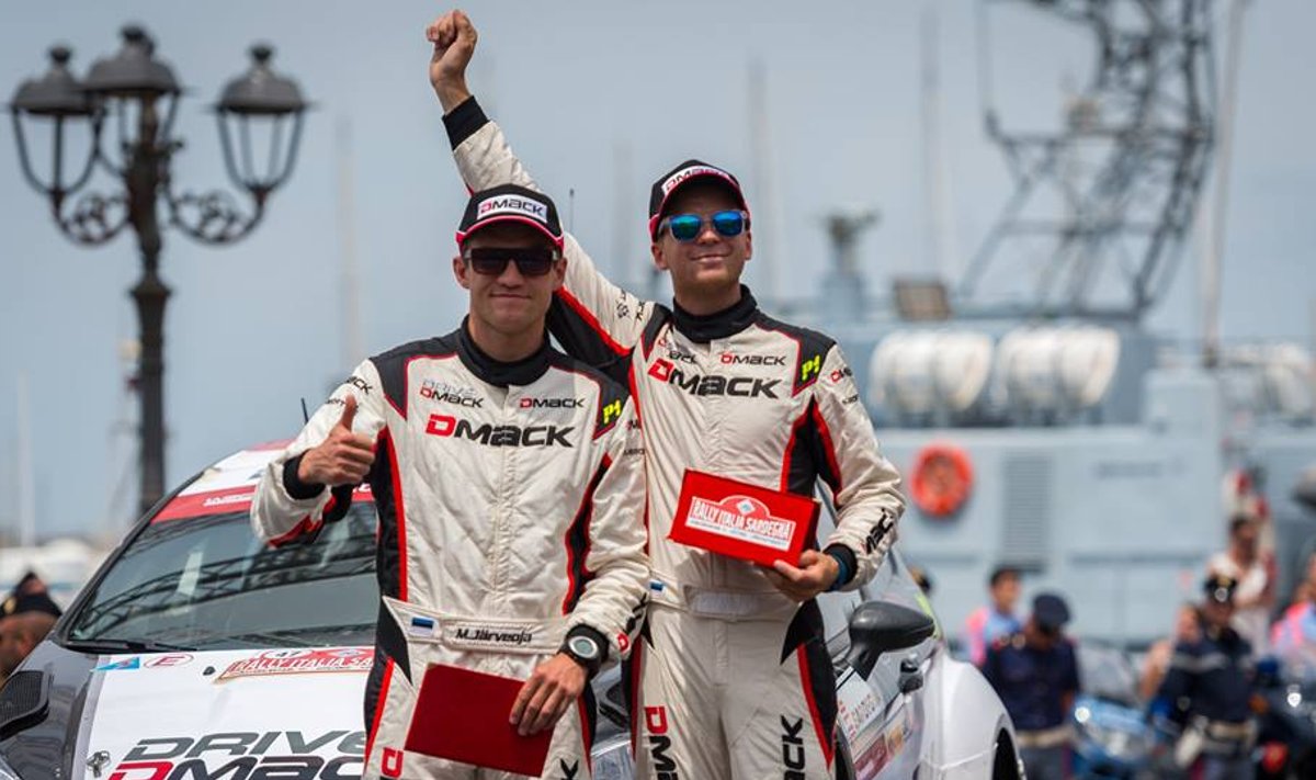 Karl Kruuda (paremal) ja Martin Järveoja viimane ühine triumf – 2016. aasta Sardiinia MM-rallil saadi WRC2 arvestuses kolmas koht.